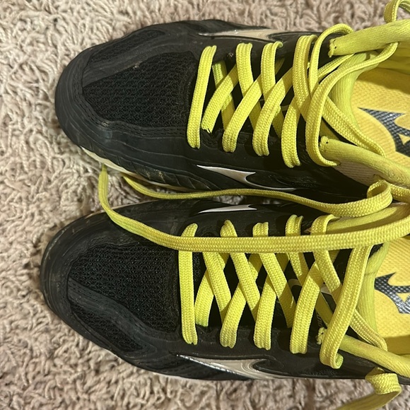 Mizuno Women’s Turf Shoes - Picture 4 of 9